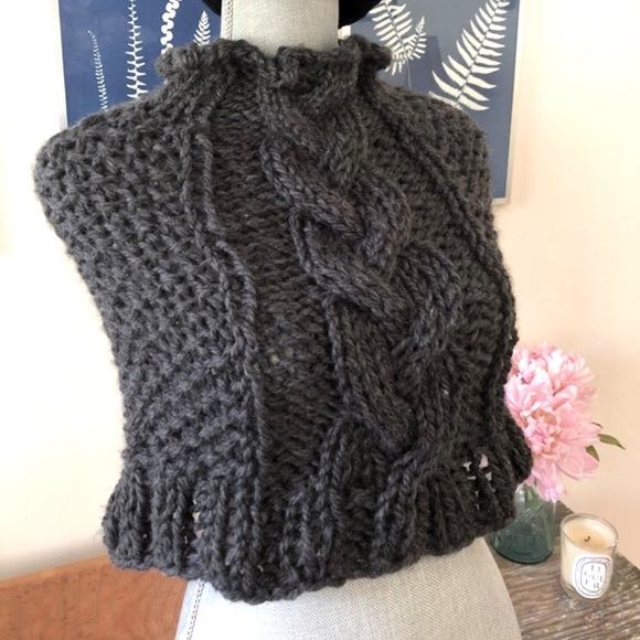 Bohemian Chunky Knit Poncho Charcoal Gray Wool Blend Capelet Aran Braided Cable - Picture 2 of 8